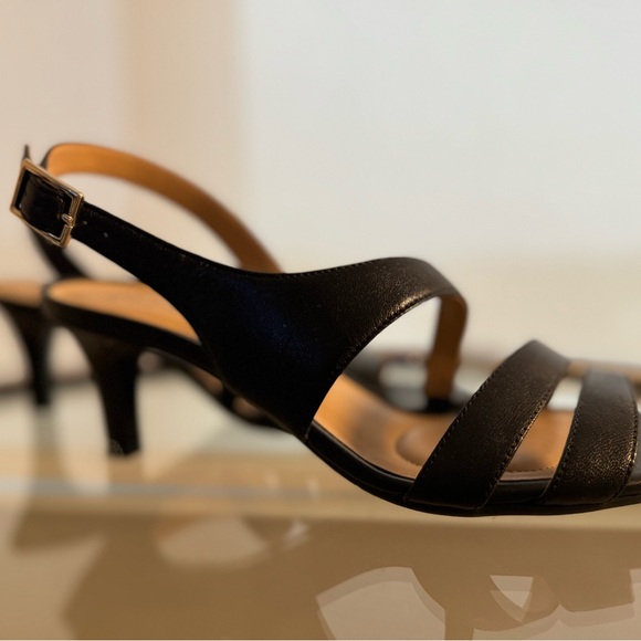 Naturalizer sandals, size 9 N - Picture 2 of 8